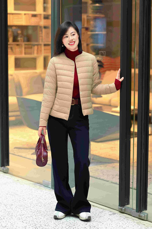 「老顾客福利— 95鹅绒服」洛诗琳气质轻薄短款鹅绒服简约圆领轻盈保暖羽绒服外套【5天左右发货】YD537261 商品图6