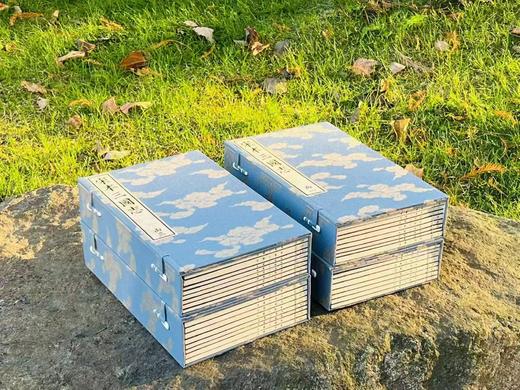 【重磅推荐】《宋本三国志》，西晋陈寿著，南朝宋裴松之注。4函32册，分太史连纸/宣纸两种版本，1470个筒子页，高29cm  宽18cm，兰色洒金耿绢封面，宋锦函套，黄山书社2024年11月初版。 商品图1