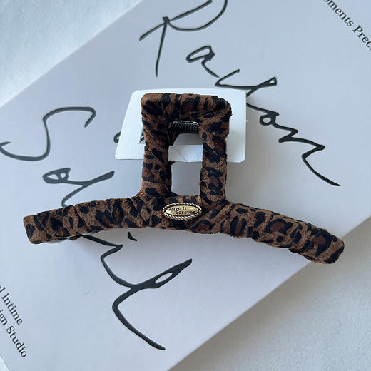 秋冬氛围感豹纹绒面抓夹-纪念日百货门店同款168643641 商品图3