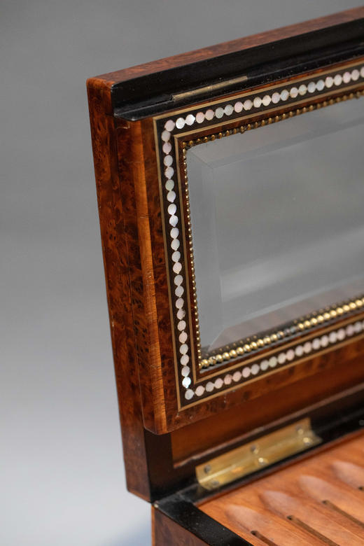 【已售】独角鹿西洋古董1850-1870年代法国拿破仑三世时期出品手绘描金嵌圆点纹母贝镶嵌水晶实木多层雪茄盒 商品图7