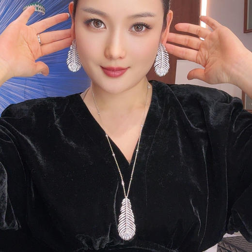 GAONAS高纳仕  羽毛高定贵气白色耳环11652EW 商品图3