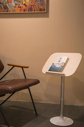 【文创爆款新品上新！】可落地三节伸缩阅读架（奶油白色）   儿童阅读读书神器   送礼礼物礼品    广西师范大学出版社