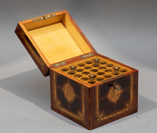 独角鹿西洋古董1850-1870年代法国拿破仑三世时期出品古典卷叶纹细木镶嵌带锁匙多孔储存雪茄盒 商品图0