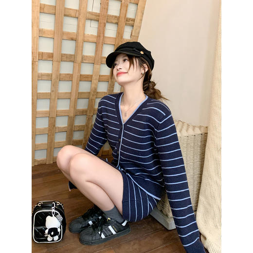 <曾小咸推荐>现货秒杀 ！微信超特价！v领条纹针织开衫 日常189.99 立减110 秒杀79.99！！ 条纹针织短裙 日常139.99 立减80 秒杀59.99！！ 商品图2