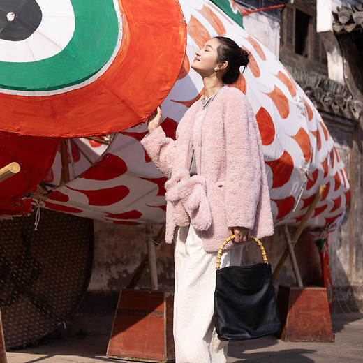 绽放024朵/羊羔毛圆领带手套一手长外套保暖宽松纯羊毛厚外套新款 商品图2