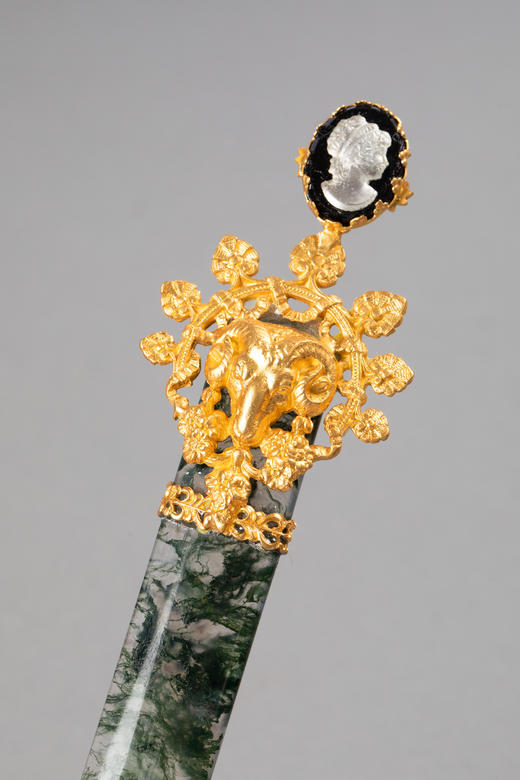 独角鹿西洋古董19世纪法国出品羊首主题铜鎏金精雕嵌卡梅奥古典女子肖像浮雕装饰绿色玛瑙翻书杖及蘸水钢笔套件 商品图3