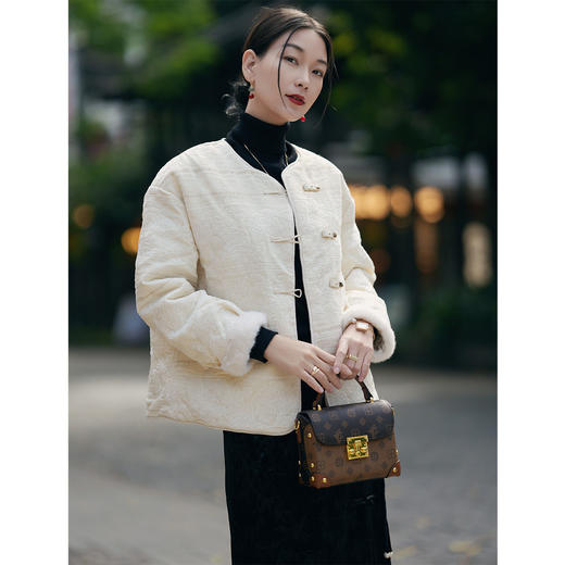 「自」全新升级【铂金会员661/天猫899/差价238】(14759)洛诗琳新中式刺绣短款羽绒服2025冬季高级感小香风外套 商品图2