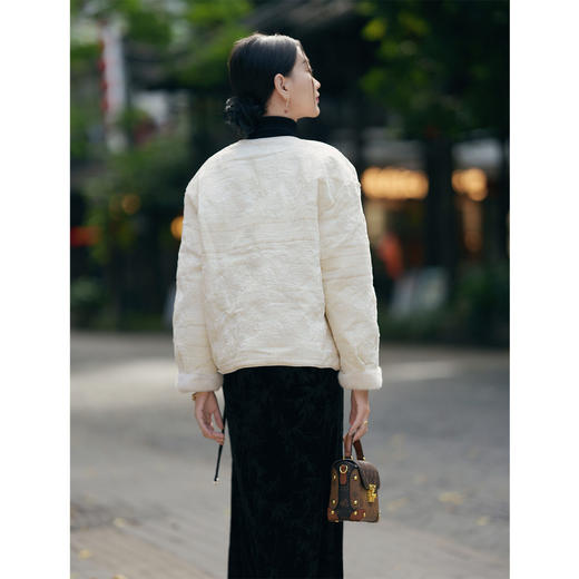 「自」全新升级【铂金会员661/天猫899/差价238】(14759)洛诗琳新中式刺绣短款羽绒服2025冬季高级感小香风外套 商品图3