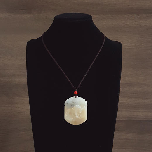 【天然正品】天然俄料细腻油润度佳牛气冲天平安无事牌青花糖料和田玉吊坠项链55.5*44.7*8.9MM(皆取最大值) 171225NJS63 商品图7