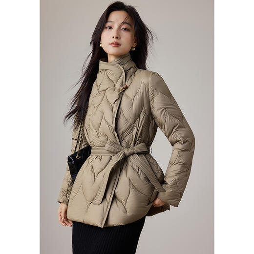 VICTORIA&VERA冬季【温雅序曲】系带收腰设计菱形绗缝羽绒服牛角扣立领短款气质修身GAO级DA牌感 商品图8