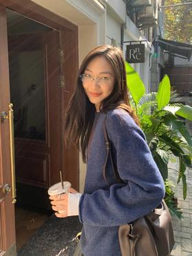 蓝色毛衣我先穿了