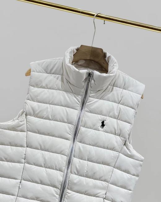 D123003女款轻便又保暖小马刺绣排骨羽绒马甲米白色马甲 商品图11