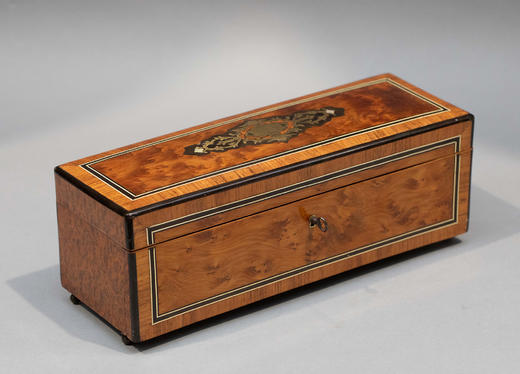 【已售】独角鹿西洋古董1850-1870年代法国拿破仑三世时期出品古典卷叶纹手绘黑漆描金镶嵌母贝实木多层雪茄盒 商品图4