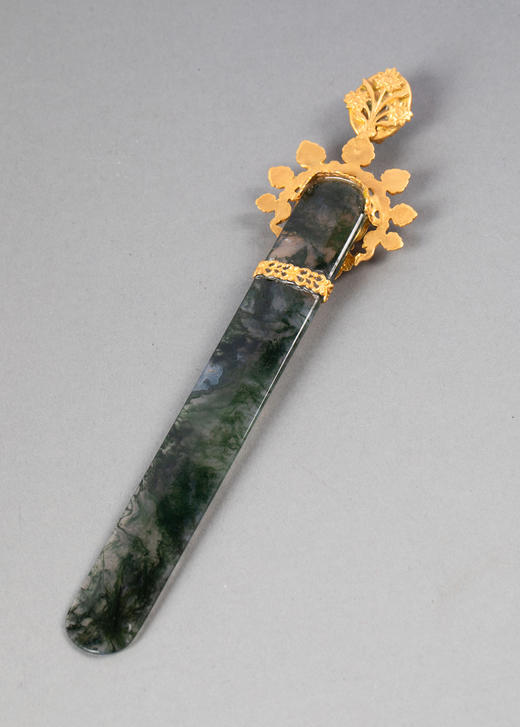 独角鹿西洋古董19世纪法国出品羊首主题铜鎏金精雕嵌卡梅奥古典女子肖像浮雕装饰绿色玛瑙翻书杖及蘸水钢笔套件 商品图2