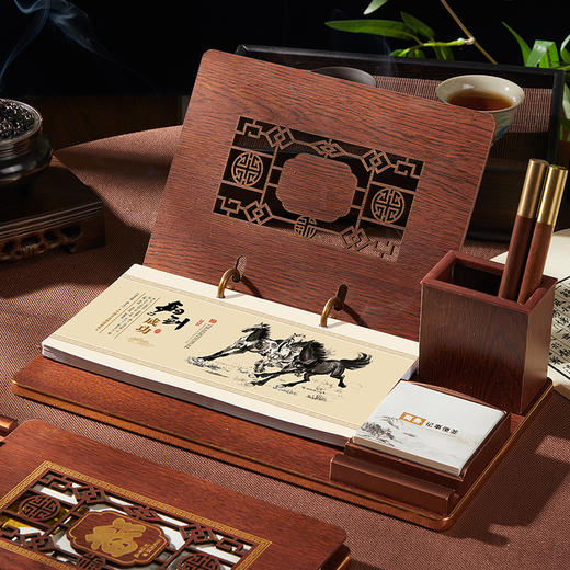 2026年木质多功能笔筒礼盒装中国风周历桌面躺式黄历摆件周历定制 商品图2