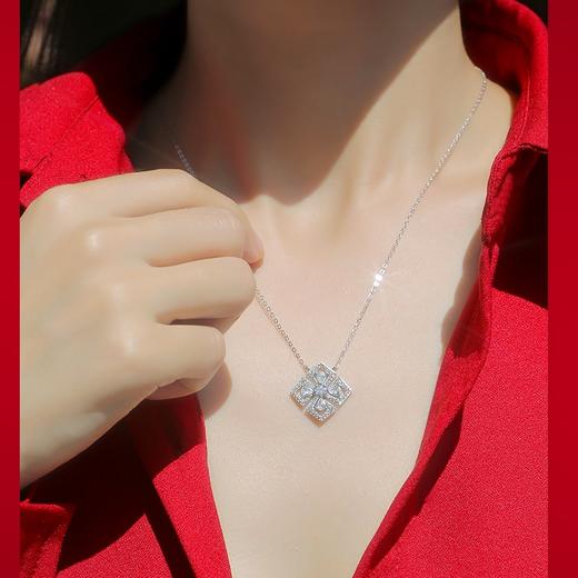 【精美饰品丨玖钻 莫桑石项链手链戒指耳钉系列】甄选高品质莫桑石，款式精致美丽，典雅大方，质感十足，适合多种场合佩戴，多种款式可选，礼盒包装，送人自用都合适 商品图1