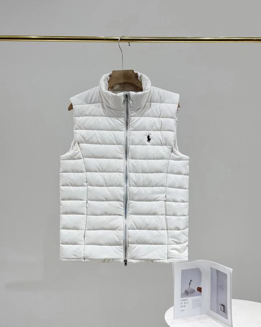 D123003女款轻便又保暖小马刺绣排骨羽绒马甲米白色马甲 商品图7