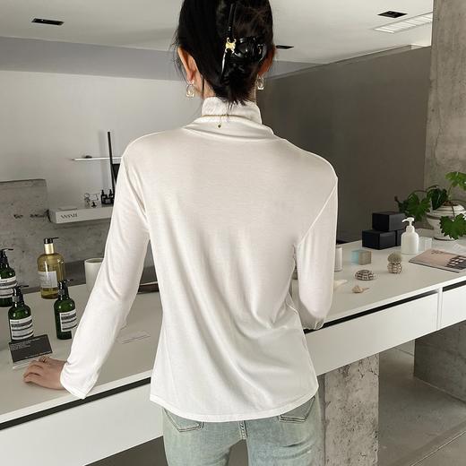 【超值两件装】卷卷紫莫代尔堆堆领打底衫 如丝绸般细腻柔滑温润亲肤 堆堆领设计自带松弛慵懒感 弹性巨佳适合各种身材 均码 商品图10