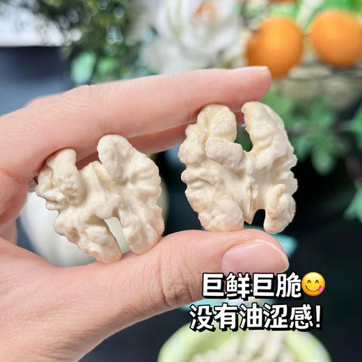 绿岭鲜食核桃仁 ，还带汁水的核桃仁，水果一样脆嫩新鲜，怎么吃都好吃！低脂高蛋白，营养更丰富！ 商品图2