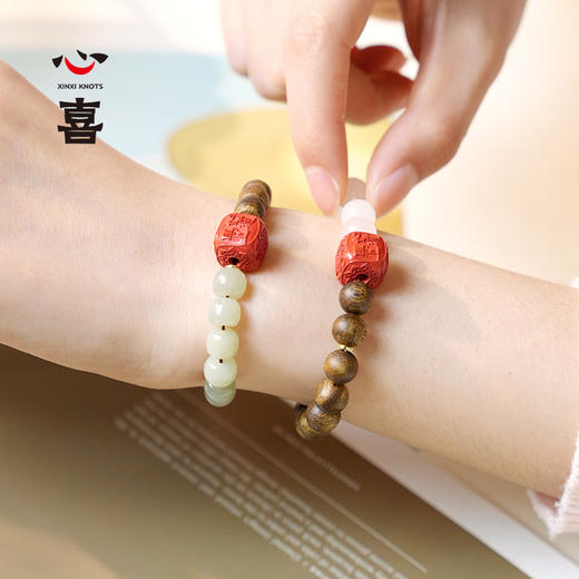 【马年太岁符 好运不打折】 钻石世家X心喜 诸事欢喜马年太岁符系列马年太岁符和田玉沉香手串 天山翠沉香手串六面 分旱吉文朱砂骰子水木相生福禄长【结缘定制、无质量问题不支持退换货】预计3-5天发货 商品图2