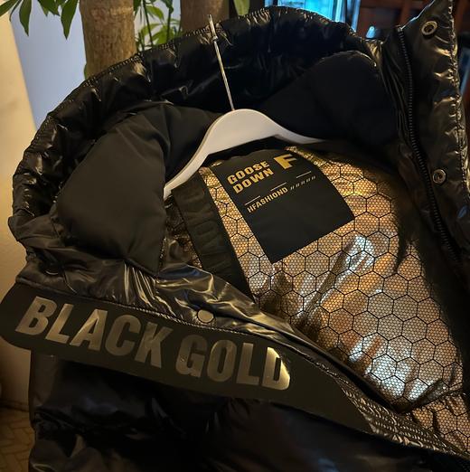 【黑金情侣亲子款鹅绒羽绒服】怕冷穿这件，90鹅绒，妥妥行走的大棉被，再冷也能抗！保暖遮肉，百搭不挑人，⁬最大穿到180斤内，也不易钻绒❗️⁣ 商品图7