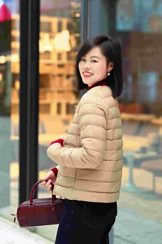 「老顾客福利— 95鹅绒服」洛诗琳气质轻薄短款鹅绒服简约圆领轻盈保暖羽绒服外套【5天左右发货】YD537261 商品图7