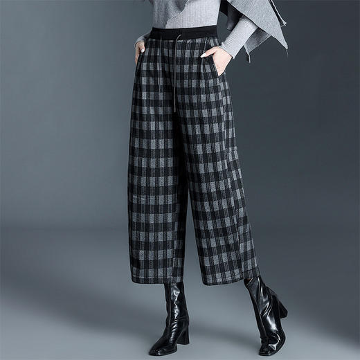 松紧腰格纹加绒弯刀裤，遮胯宽松休闲八分裤QYM25886 商品图1