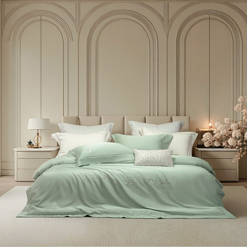 鎏金澳棉四件套 春樱漱雪（奶白绿）