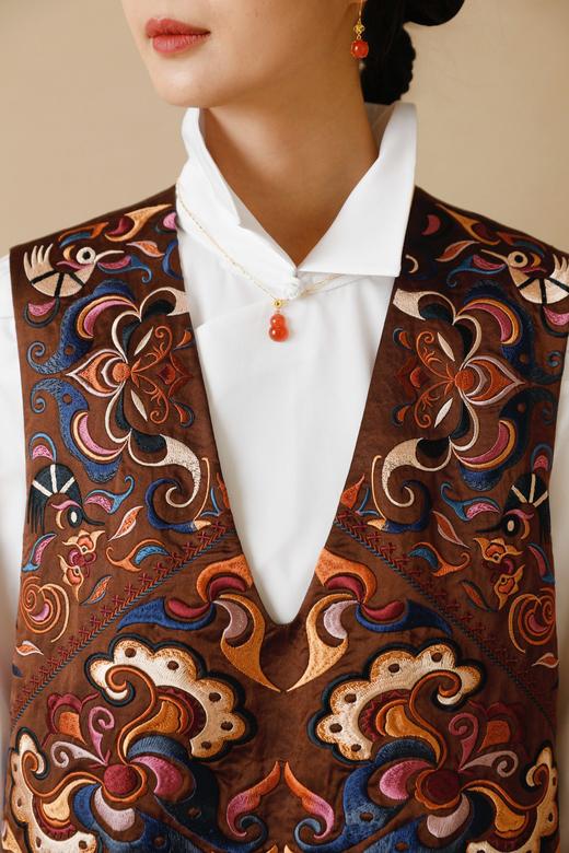 年末福利回馈保山冰红系列！#1k➕带走金镶精品宝石级别南红吊坠～这价格太香了！保山冰红！南红届的珠宝💎宝石级别，无与伦比的美感与艳丽！胶质感、荧光感、玉质感都非常顶的上等品相！ 商品图1