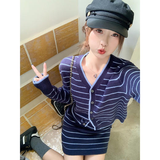 <曾小咸推荐>现货秒杀 ！微信超特价！v领条纹针织开衫 日常189.99 立减110 秒杀79.99！！ 条纹针织短裙 日常139.99 立减80 秒杀59.99！！ 商品图3