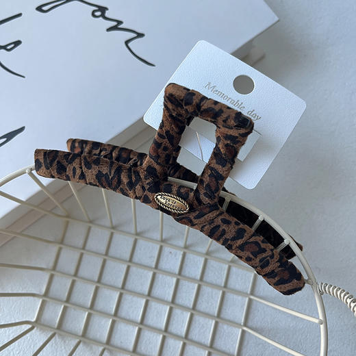 秋冬氛围感豹纹绒面抓夹-纪念日百货门店同款168643641 商品图2