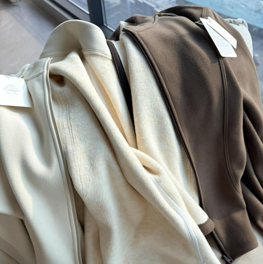 除了舒服没别的，人手必备两件起拍，高科技德绒保暖面料，面料超细腻柔软，抗静电不起球，小蛮腰修身外套，羽绒服内搭女士拉链打底衫 商品图1