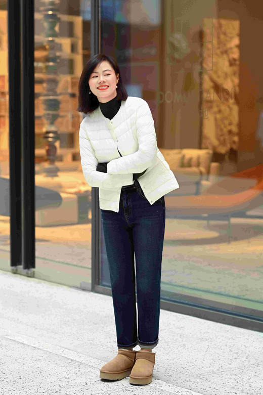 「老顾客福利— 95鹅绒服」洛诗琳气质轻薄短款鹅绒服简约圆领轻盈保暖羽绒服外套【5天左右发货】YD537261 商品图4