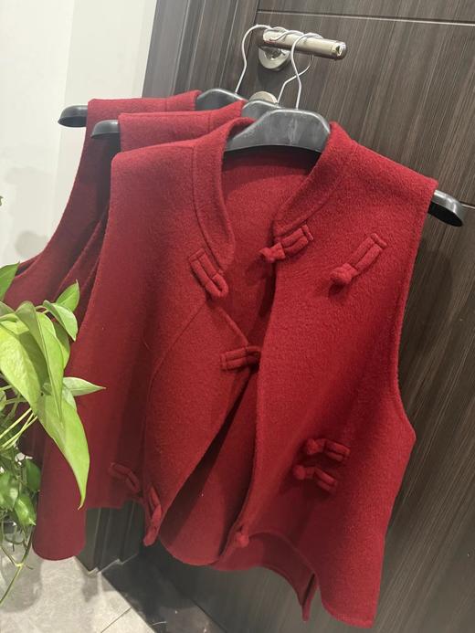 D123022新年战袍搞起来。纯手工国风盘扣羊绒马甲 商品图2