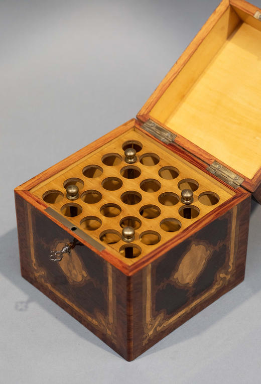 独角鹿西洋古董1850-1870年代法国拿破仑三世时期出品古典卷叶纹细木镶嵌带锁匙多孔储存雪茄盒 商品图8