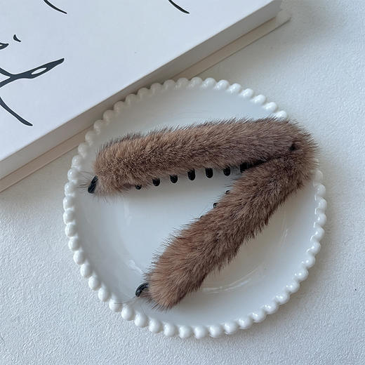 仿水貂净版香蕉夹-纪念日百货门店同款168248712 商品图4