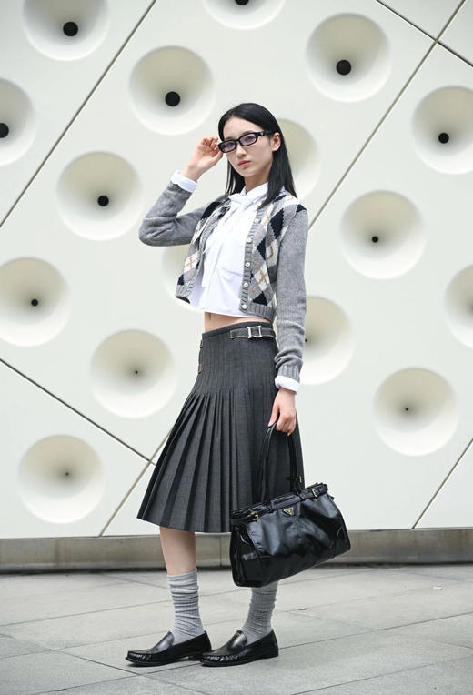 普拉达 25年最新款 中长款百褶裙(KX*MM) 商品图0