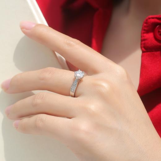 【精美饰品丨玖钻 莫桑石项链手链戒指耳钉系列】甄选高品质莫桑石，款式精致美丽，典雅大方，质感十足，适合多种场合佩戴，多种款式可选，礼盒包装，送人自用都合适 商品图9