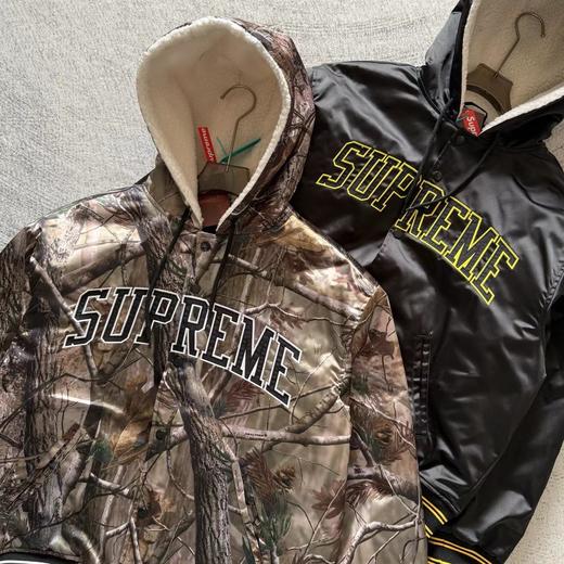 D123010联名款 FW25 缎面徽标刺绣校队夹克外套男女同款 商品图6