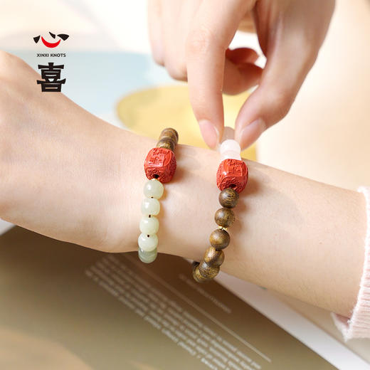 【马年太岁符 好运不打折】 钻石世家X心喜 诸事欢喜马年太岁符系列马年太岁符和田玉沉香手串 天山翠沉香手串六面 分旱吉文朱砂骰子水木相生福禄长【结缘定制、无质量问题不支持退换货】预计3-5天发货 商品图4