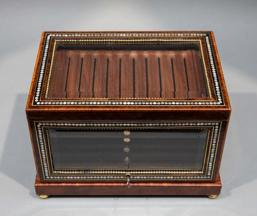 【已售】独角鹿西洋古董1850-1870年代法国拿破仑三世时期出品手绘描金嵌圆点纹母贝镶嵌水晶实木多层雪茄盒 商品图4