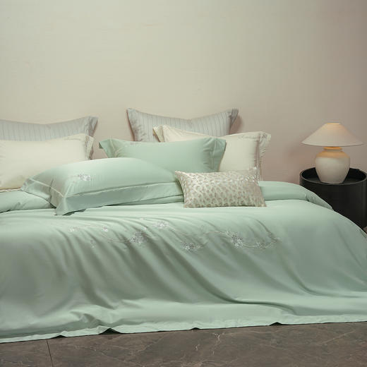 鎏金澳棉四件套 春樱漱雪（奶白绿） 商品图1