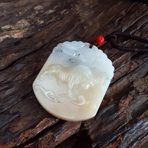 【天然正品】天然俄料细腻油润度佳牛气冲天平安无事牌青花糖料和田玉吊坠项链55.5*44.7*8.9MM(皆取最大值) 171225NJS63 商品图5