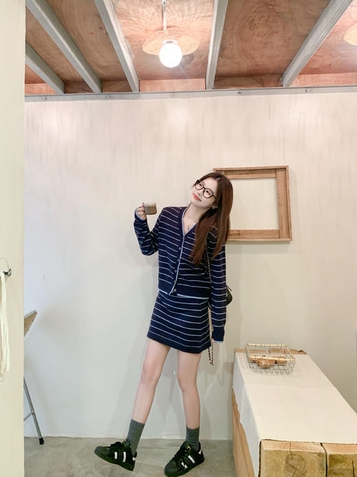 <曾小咸推荐>现货秒杀 ！微信超特价！v领条纹针织开衫 日常189.99 立减110 秒杀79.99！！ 条纹针织短裙 日常139.99 立减80 秒杀59.99！！ 商品图13