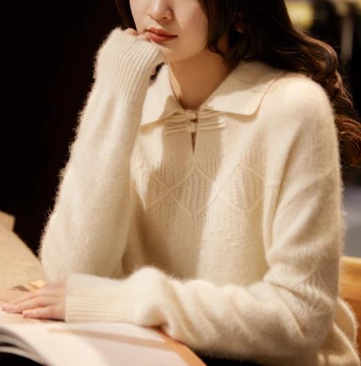 品牌直发 东方美学 新年温婉气质拉满【樱西玛ENXIMANE·新中式国风盘扣绞花毛衣】上身温柔雅致不失时髦感~ 商品图1