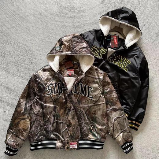 D123010联名款 FW25 缎面徽标刺绣校队夹克外套男女同款 商品图0