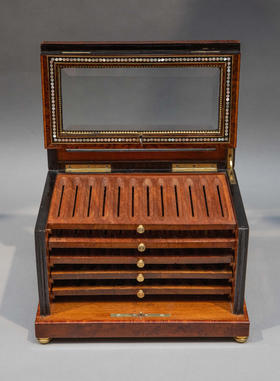 【已售】独角鹿西洋古董1850-1870年代法国拿破仑三世时期出品手绘描金嵌圆点纹母贝镶嵌水晶实木多层雪茄盒