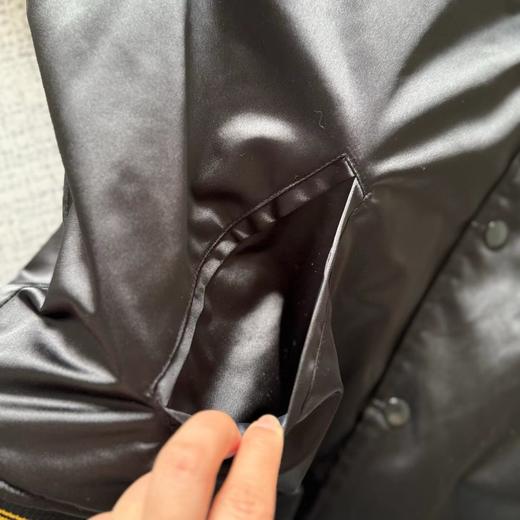 D123010联名款 FW25 缎面徽标刺绣校队夹克外套男女同款 商品图13