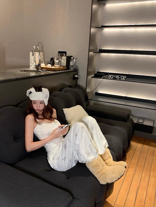 温柔显贵～skim雪花烫钻睡衣三件套 免穿文胸吊带+长袖开衫+长裤 雪花图案 blingbling烫钻 镂空提花 精致家居服 商品图8