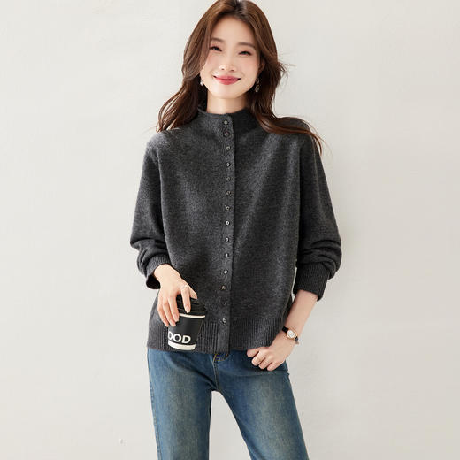 CC高级感减龄针织开衫女外搭2025秋冬新款简约显瘦毛衣宽松外套上衣 商品图3